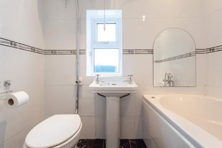 Charming Cottage 4 Bedroom Acton  외부 사진