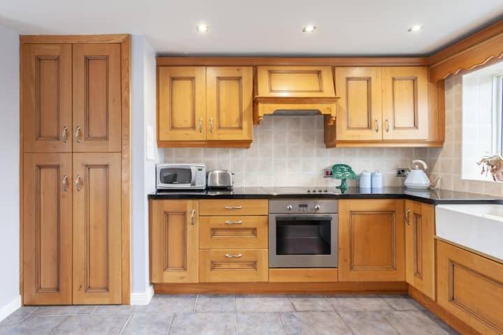 Charming Cottage 4 Bedroom Acton  외부 사진